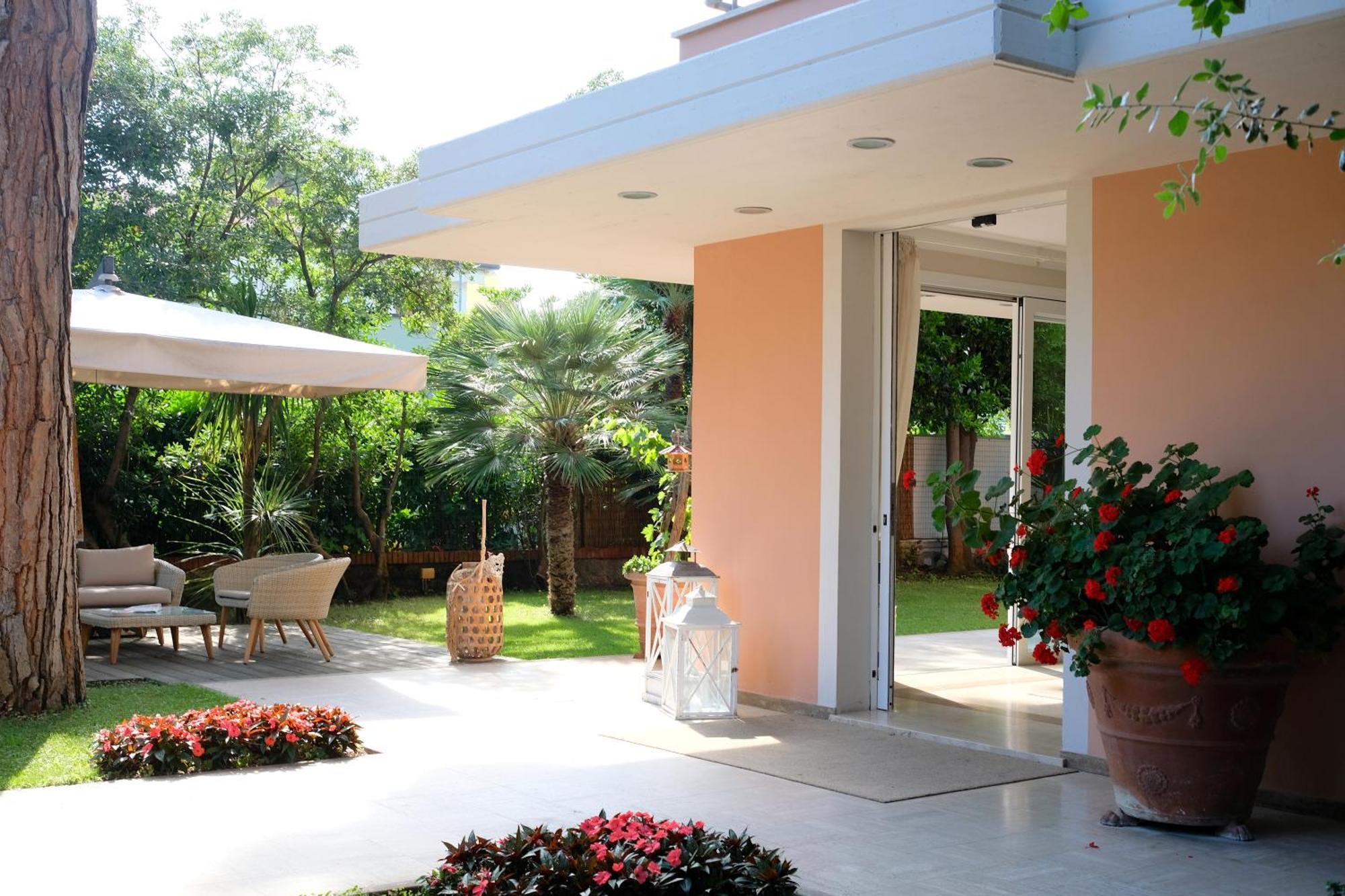 Hotel Piccolo Mondo Lido di Camaiore Exterior photo